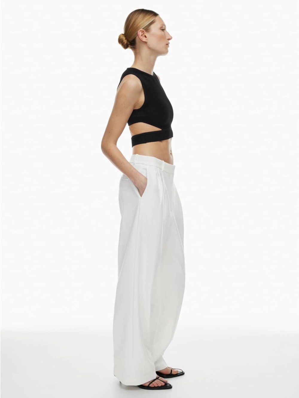 Babaton Aritzia Sculpt Knit Orchestrate Cut-Out Tank Top - Picture 4 of 7